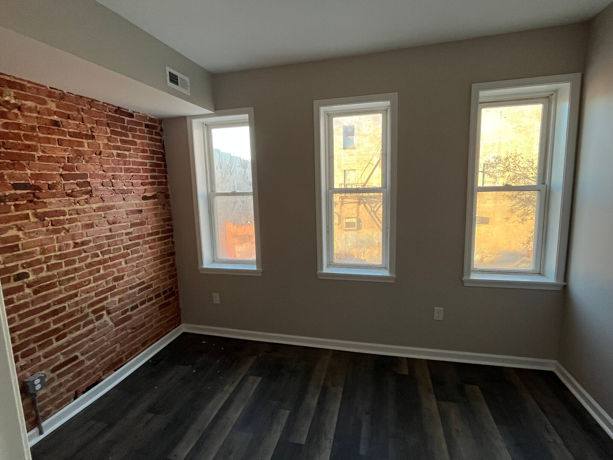 Building Photo - 1151 Myrtle Ave