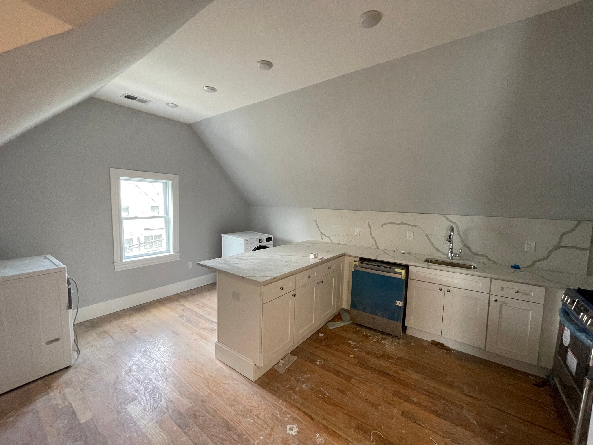 Building Photo - 158 Morrison Ave