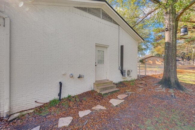 Building Photo - 215 Perryman Rd