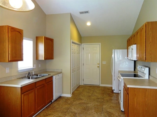 Building Photo - 5018 Thornton Dr