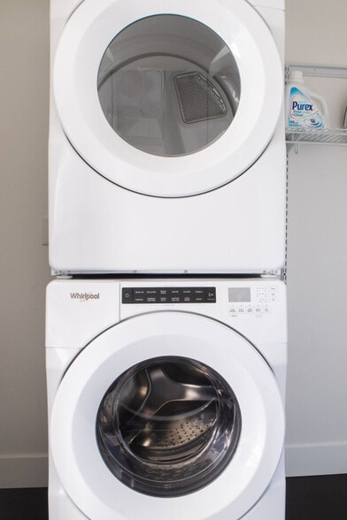 Building Photo - 550 W Juneau Ave