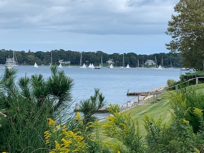 Building Photo - 4 Summerfield Pl