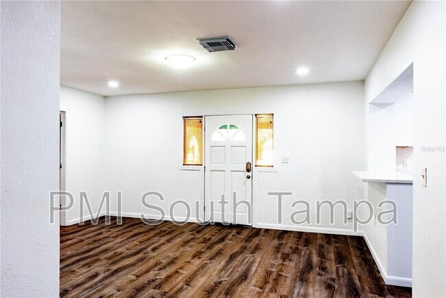 Building Photo - 3402 W Van Buren Dr