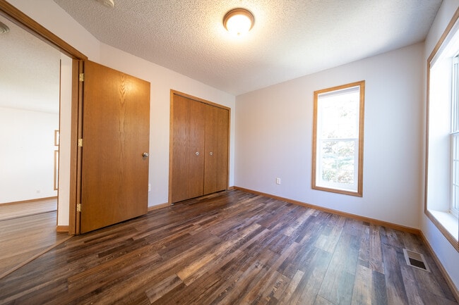 Building Photo - 4892 Bluff Heights Trail SE