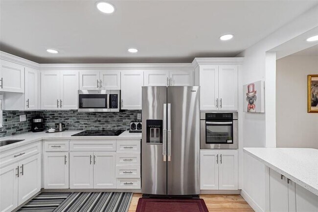 Building Photo - 361 S Hollybrook Dr