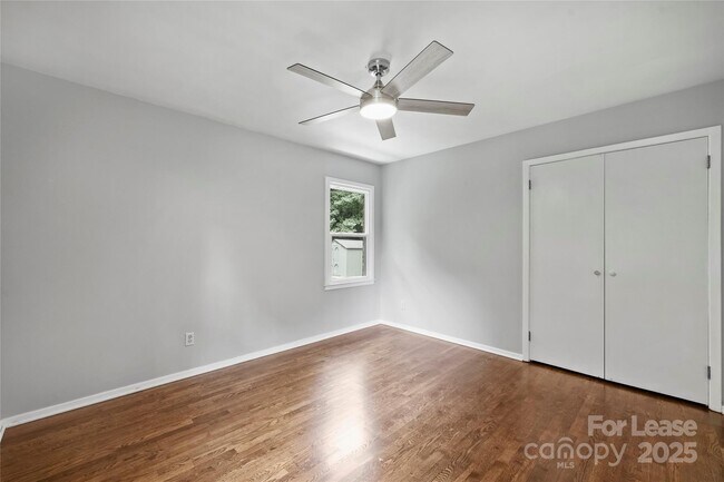 Building Photo - 2840 Edsel Pl