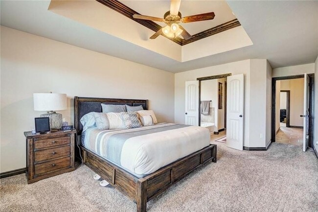 Building Photo - St James Park Home in Norman - Community Pool!  Available in April!