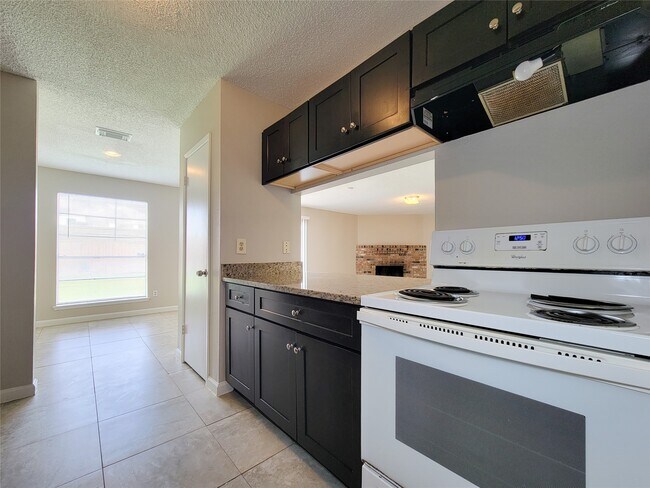 Building Photo - 8530 Quail Burg Ln