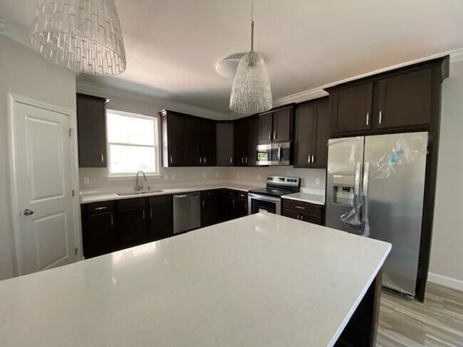 Building Photo - 3-Bedroom Brick Home with Modern Finishes & Large Yard!