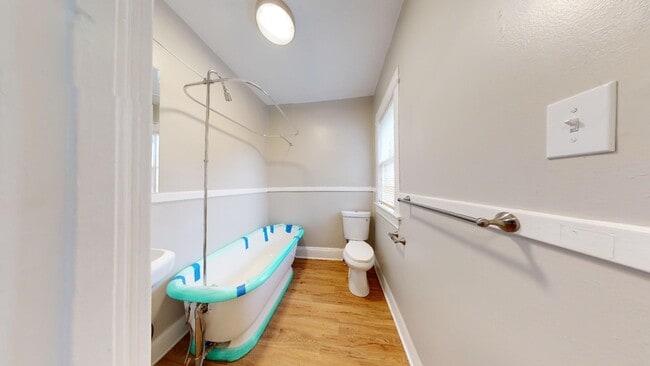 Building Photo - 4420 Bush Ave