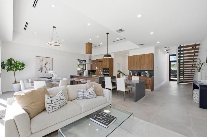 Building Photo - 1308 Avocado Isle