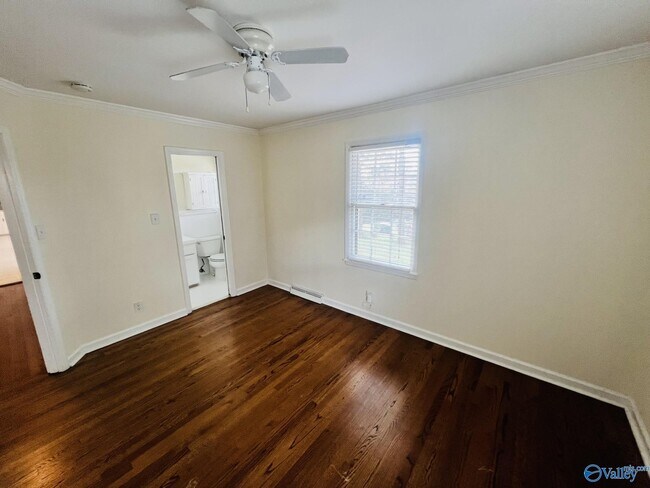 Building Photo - 4006 Devon St SE