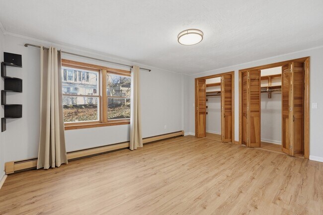 Building Photo - 586 Franklin St