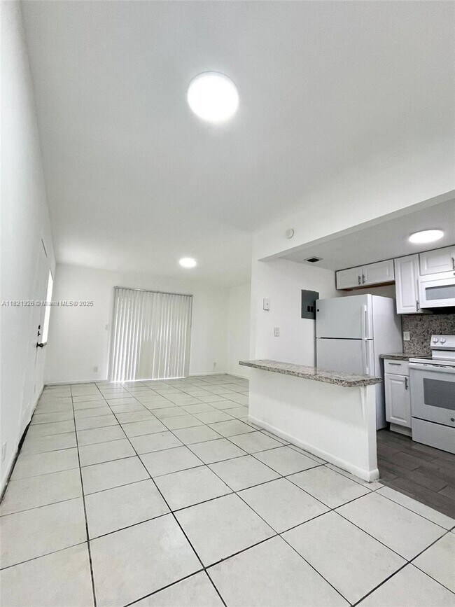 Building Photo - 830 SW 74th Terrace