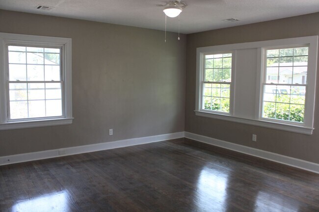 Building Photo - 502 Macon St S
