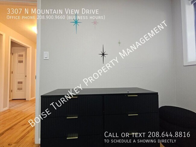 Building Photo - 3307 N Mountain View Dr
