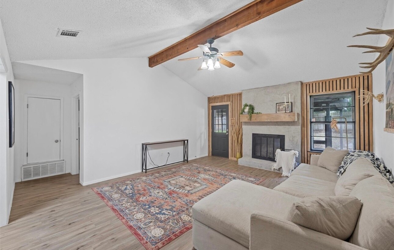 Building Photo - 605 Rolling Hills Dr