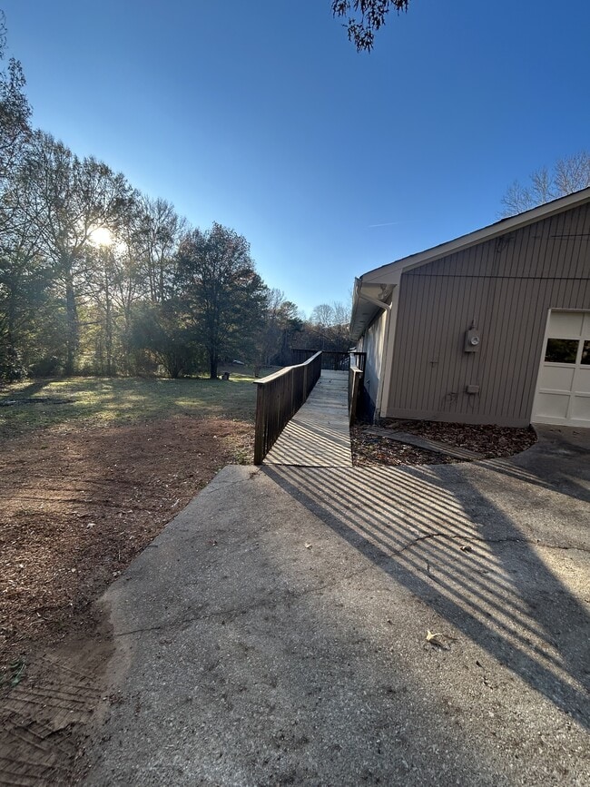 Building Photo - 190 Winston Dr