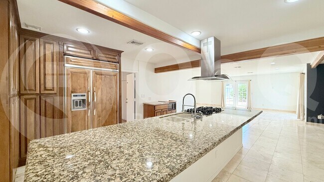 Building Photo - 2607 W San Miguel Ave