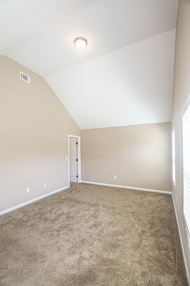 Building Photo - 479 Sebastian Dr