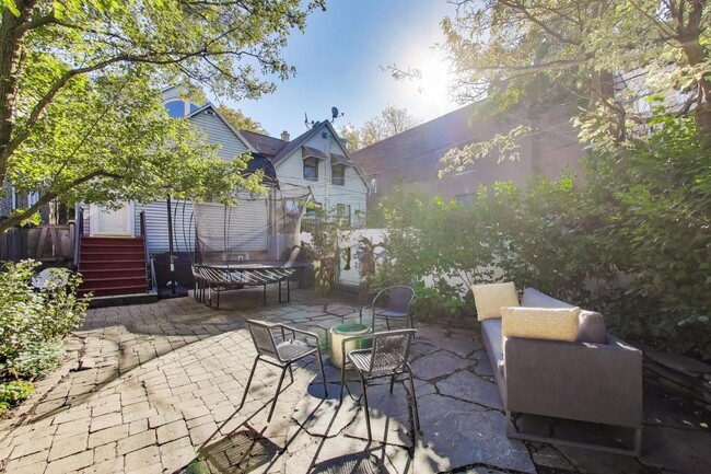 Building Photo - 3536 N Marshfield Ave