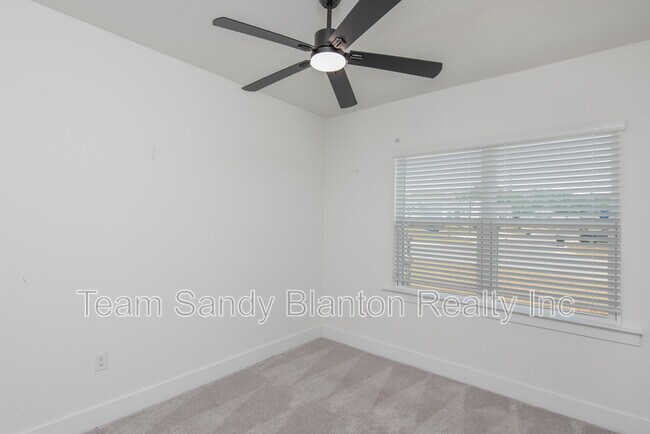 Building Photo - 874 Windhill Dr