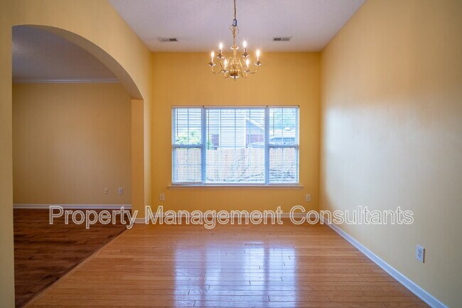 Building Photo - 216 Horseshoe Bend N