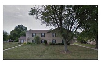Building Photo - SPACIOUS 2 BD/1.5 BTH UNIT WITH 2 CAR GARAGE