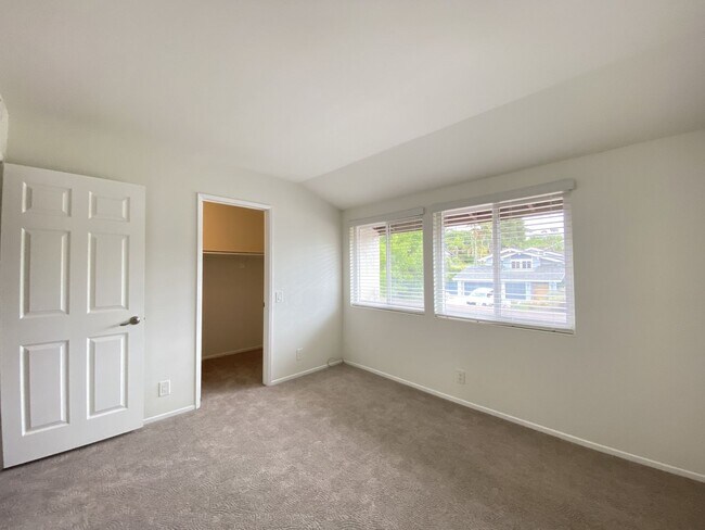 Building Photo - Spacious Home in La Costa with Nice View!!