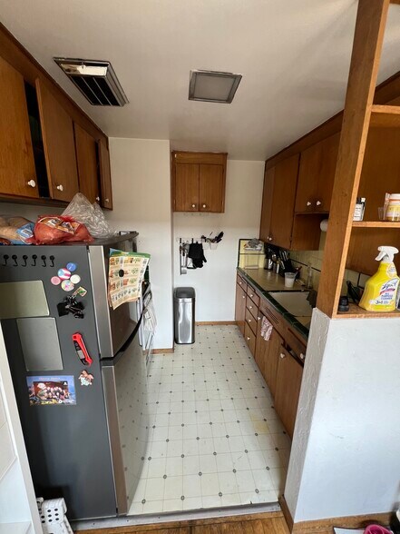 Building Photo - 711 3rd Ave W