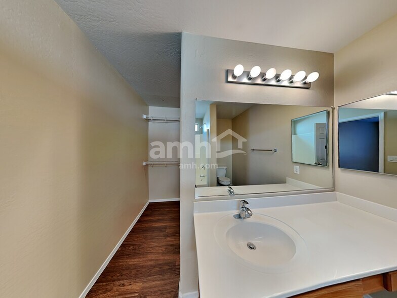 Building Photo - 23410 W Mohave St