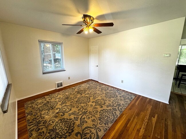 Building Photo - BRENTWOOD BEAUTY -- Available Now!!   PRICE REDUCED!!