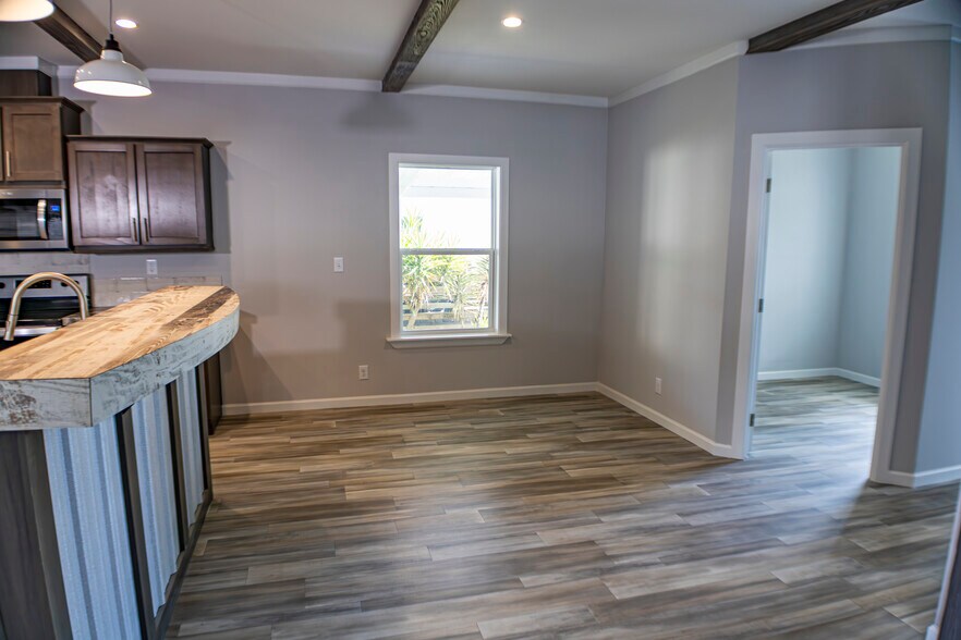 Building Photo - 10401 Amity Ave