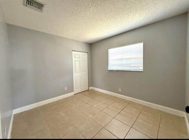 Building Photo - 3020 SE 2nd St