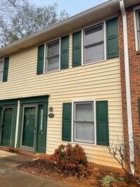 Building Photo - 2 bedroom/2.5 bath townhome in Clemmons