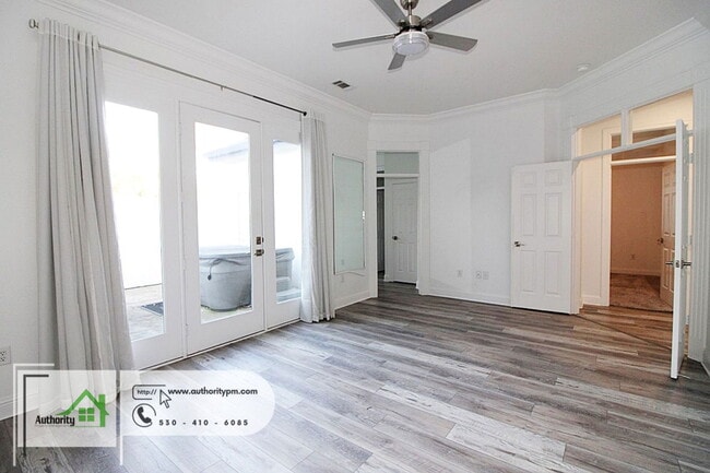 Building Photo - 2724 Western Oak Dr