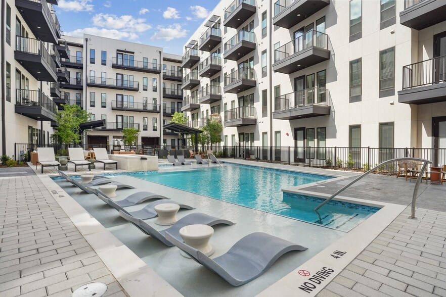 Primary Photo - Peregrine