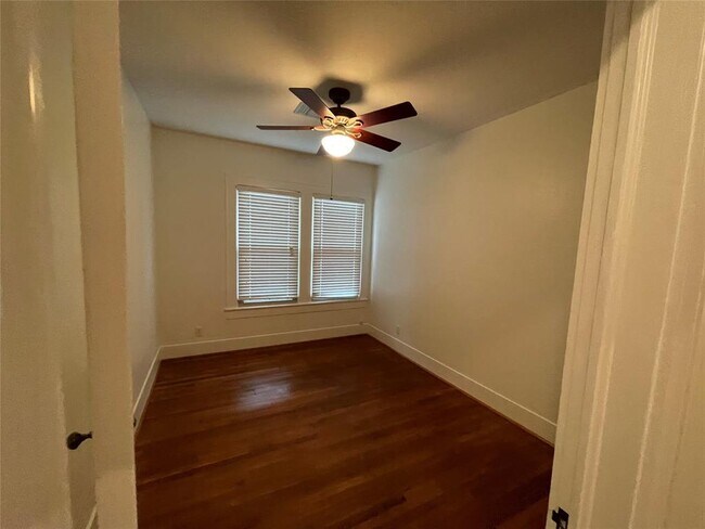 Building Photo - 4720 Woodrow Ave