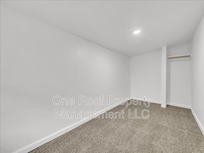 Building Photo - 324 N Hardesty