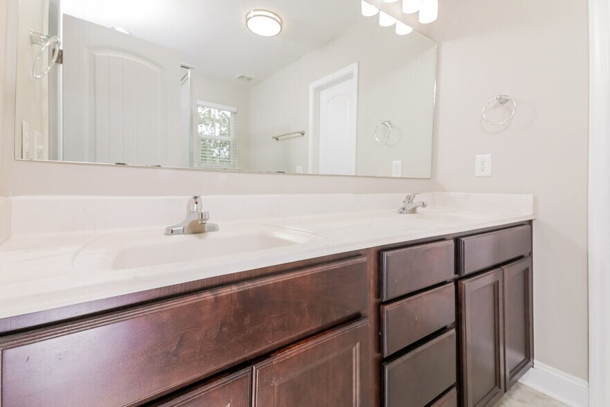 Building Photo - 502 Summerwind Plantation Dr