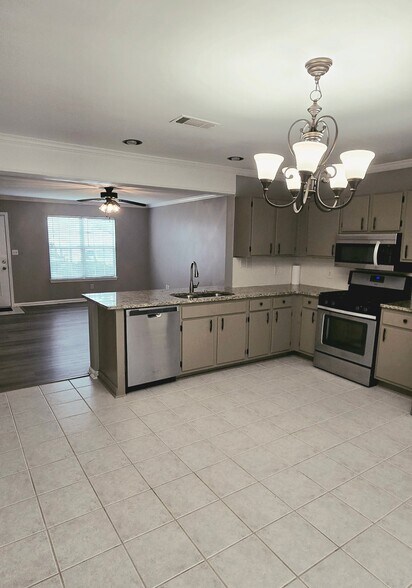 Building Photo - 407 Bainbridge Dr