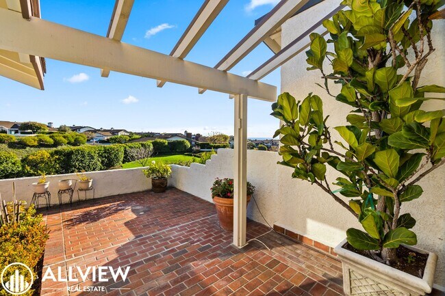 Building Photo - 3 Bedroom, 2 Bath Home Available In Jasmin...