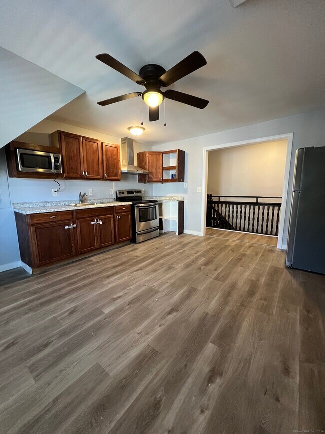 Building Photo - 15 Huntington St