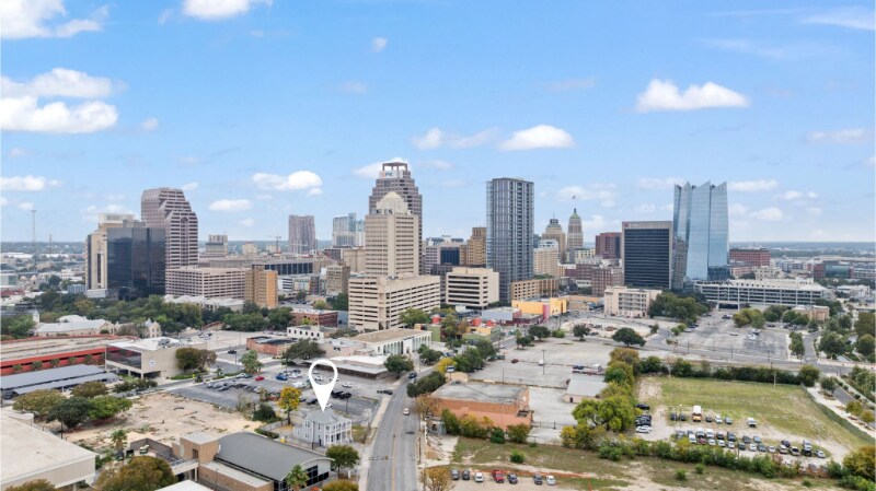 Building Photo - 620 N Flores St