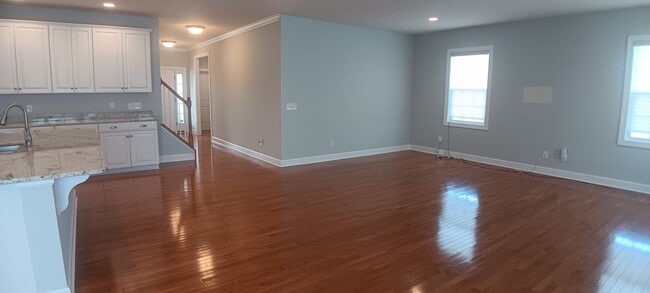 Building Photo - Heron's Landing 4 BD/ 3BTH Available May 14th