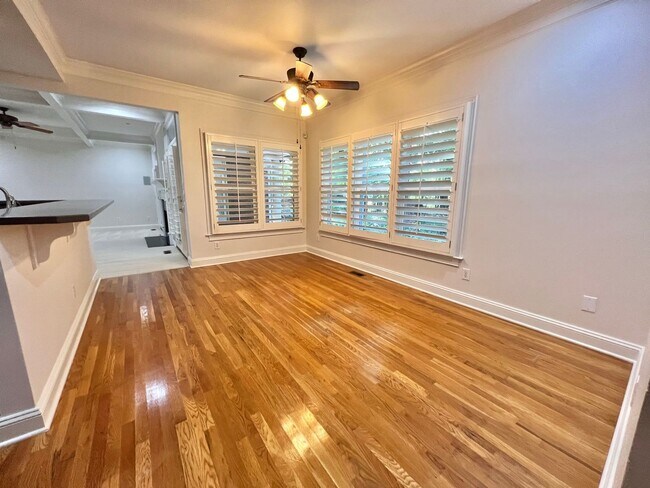 Building Photo - 5 Bed, 3.5 Bath w/ 3 Car Garage Less than 1 Mile from Downtown Franklin