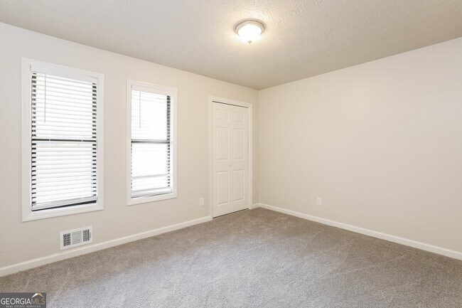 Building Photo - 4771 N Springs Rd NW