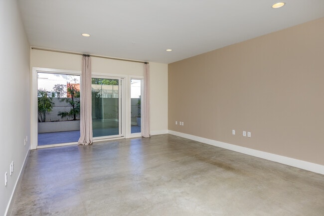 Building Photo - 119 S Los Robles Ave