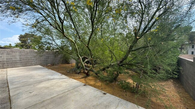 Building Photo - 4754 Willow Crest Ave