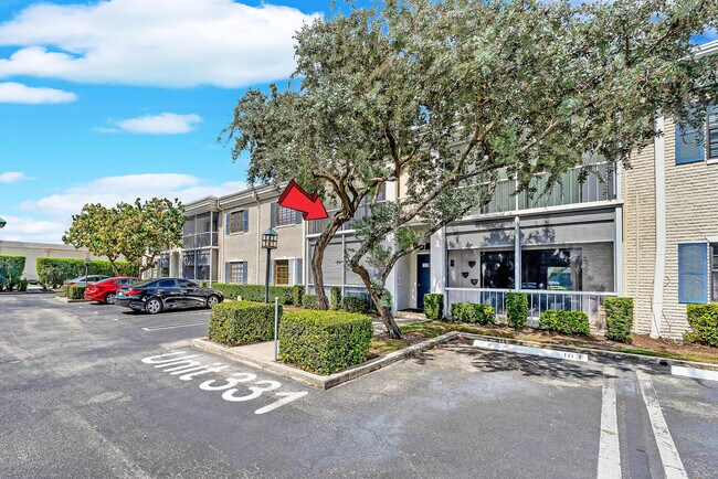 Building Photo - 130 Cypress Club Dr